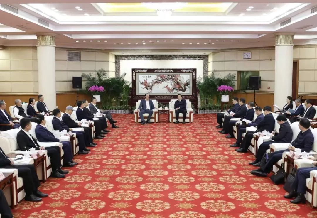 【爱体育】官网董事长李军受邀出席华中科技大学第十六届企业家论坛，并发表演讲