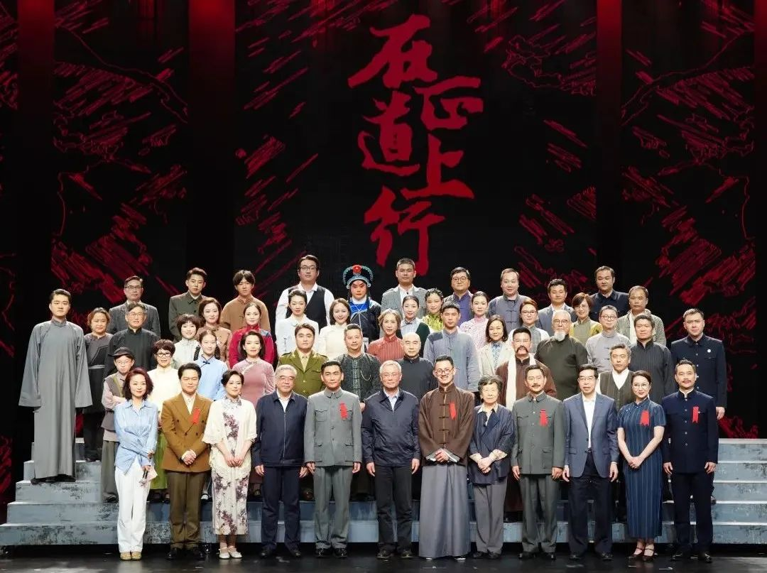 【爱体育】官网·蓝硕以科技赋能话剧《在正道上行》圆满上演